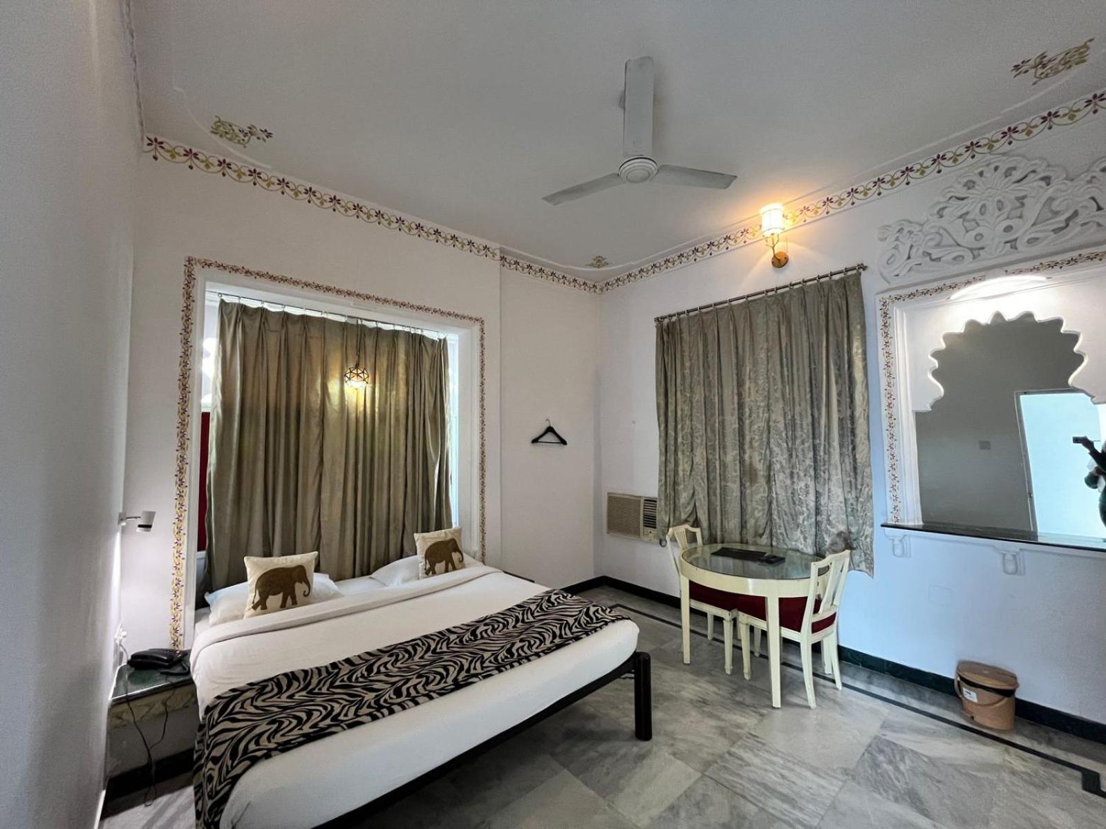 Hotel The Tiger Udaipur Exterior photo
